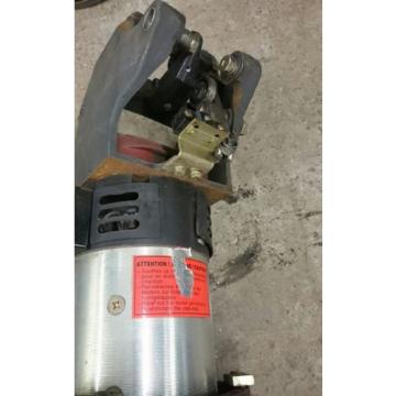 Fahrmotor Antriebsmotor Motor Getriebe für Linde T20 Niederhubwagen 24Volt