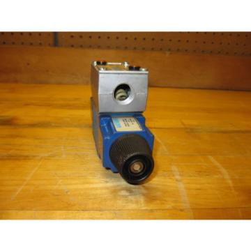 Vickers DG4V-3-2C-M-WL-B-40 Hydraulic Valve 5000PSI w/ 633741 115/120 vac Coils