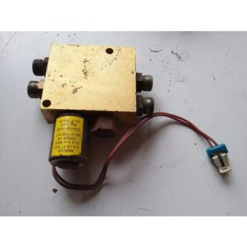 John Deere 2500 Vickers hydraulic valve solenoid valve 4wd