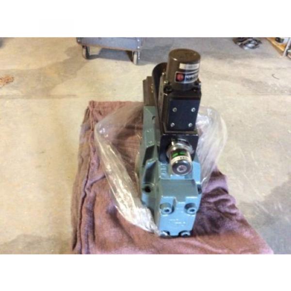 Rexroth Hydraulics servo valve, # 4WRDU 16 W200L-51/6L15K9/VR, rebuilt #6 image