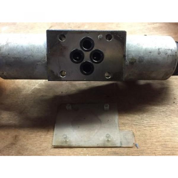 Rexroth MNR R9780177750 4-Way Hydraulic Valve #3 image