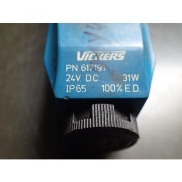 Vickers DG4V-3-6C-V-M-U-H7-30 Hydraulic Twin Solenoid Valve 24 VDC #2 image