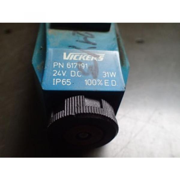 Vickers DG4V-3-6C-V-M-U-H7-30 Hydraulic Twin Solenoid Valve 24 VDC #6 image