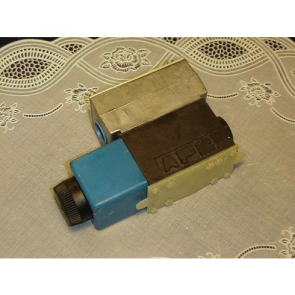 Vickers DG4V-3S-2A-M-FW-B5-EN21 Hydraulic Directional Control Valve 02-135355 #2 image