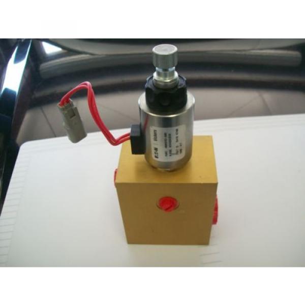 EATON VICKERS MCD8934 HYDRAULIC VALVE 12 VOLT #1 image