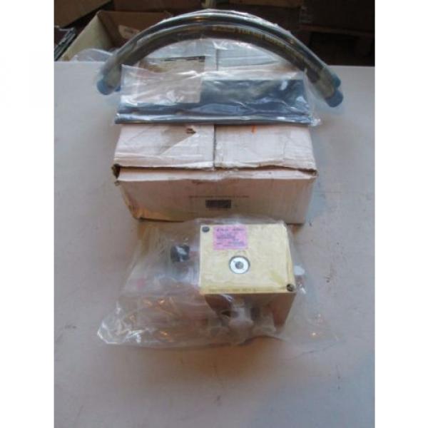 EATON VICKERS HYDRAULIC OPEN CENTER VALVE KIT 15 GPM MCD-890 200-0273-02 Origin #1 image