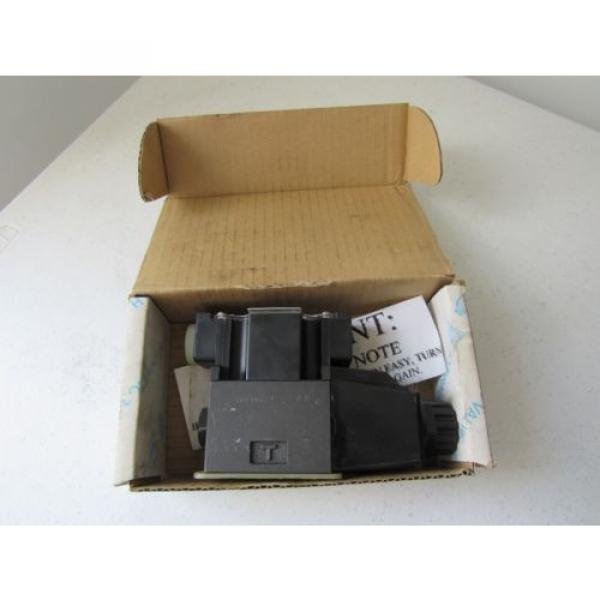 VICKERS HD-2B2-G02-LW-F 1203 HYDRAULIC SOLENOID VALVE Origin IN BOX #2 image