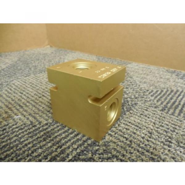 VICKERS 23036 HYDRAULIC BLOCK I/O FOR CARTRIDGE RELIEF VALVE Origin #1 image