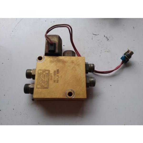 John Deere 2500 Vickers hydraulic valve solenoid valve 4wd #1 image