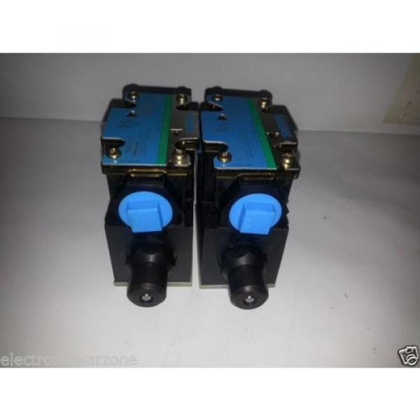 VICKERS DG4V-3S-24A-P2-M-FW-H5-60 Hydraulic Directional Control Valve  5000 PSI #2 image
